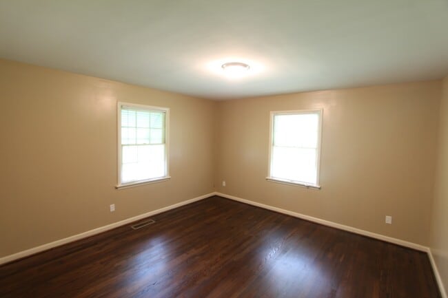 Building Photo - New On The Market with GREAT FEATURES!  Large 3 Bedroom PLUS Den!!