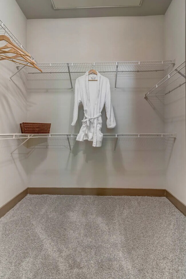Building Photo - 1 Month Free on a 2/2 in Central Houston!