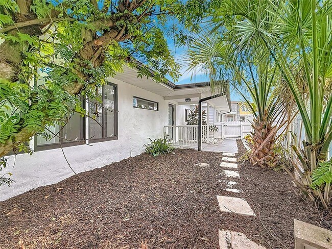 Building Photo - 2472 Tradewinds Dr