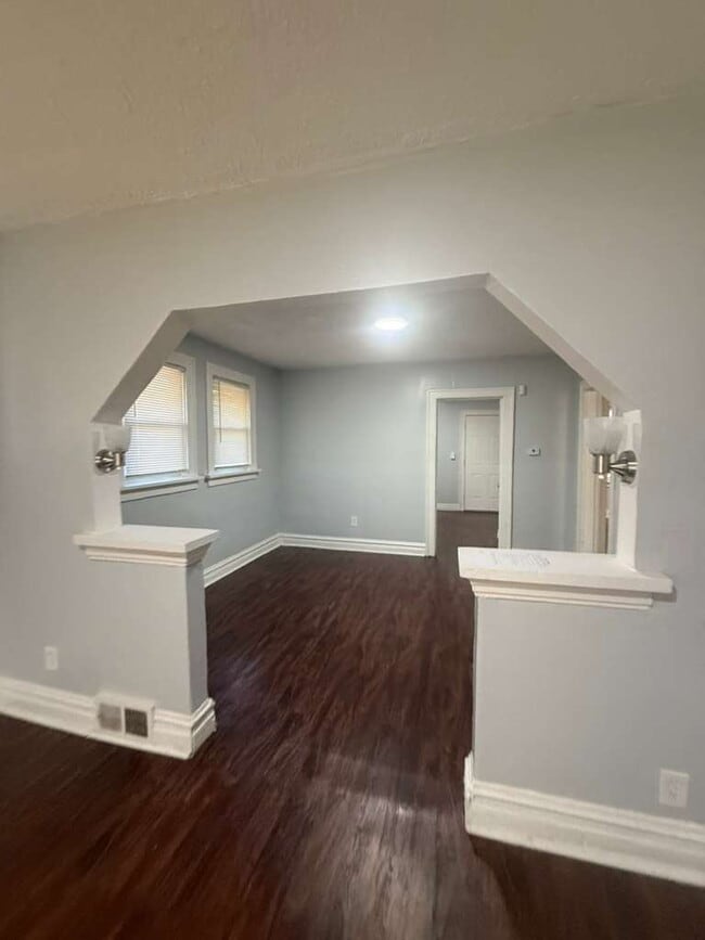 Building Photo - "Charming 2-Bedroom St. Louis Home with Gleaming Hardwood Floors in 63121!"