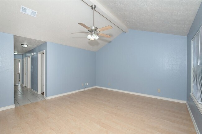 Building Photo - 1813 Sara Dr