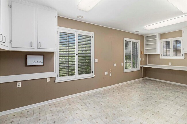 Building Photo - 730 N Sarah Jo St