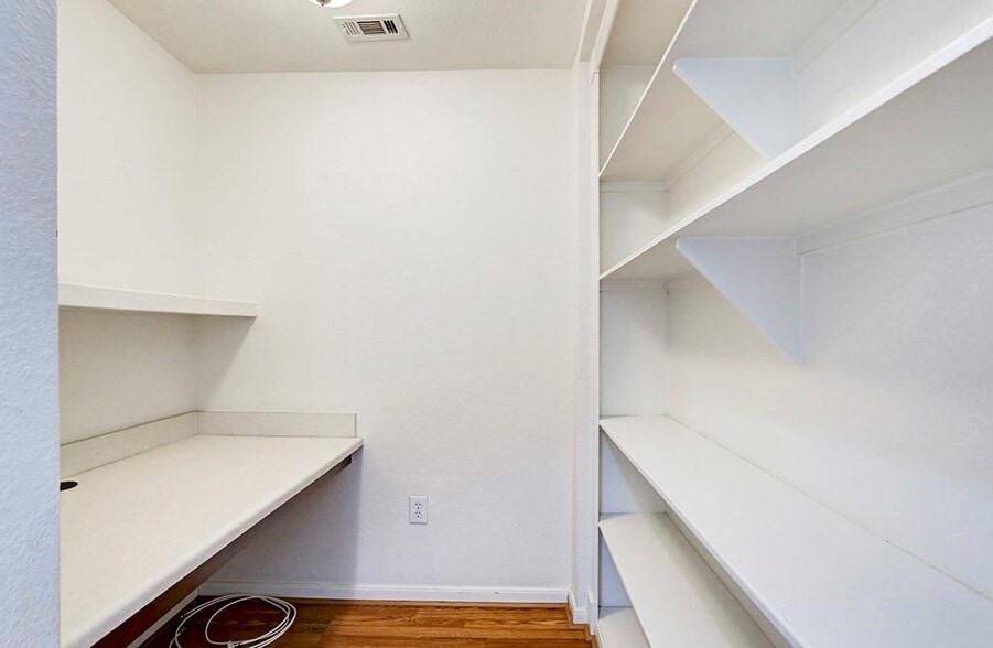 Study with Built-ins - 7575 Kirby Dr