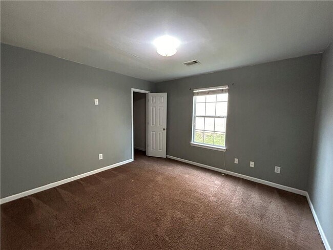 Building Photo - 1040 Baltic Way