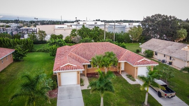 Building Photo - Burnt Store Isles duplex