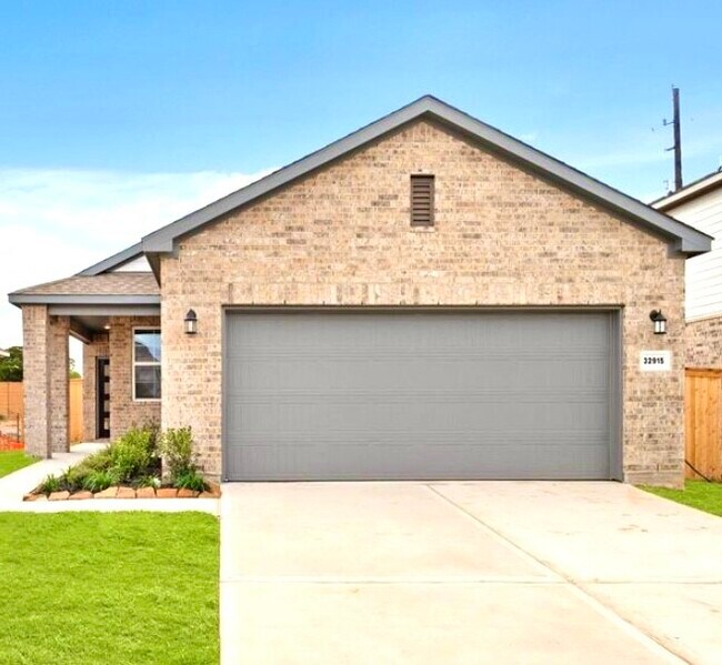 Primary Photo - 32915 Silver Mdw Wy