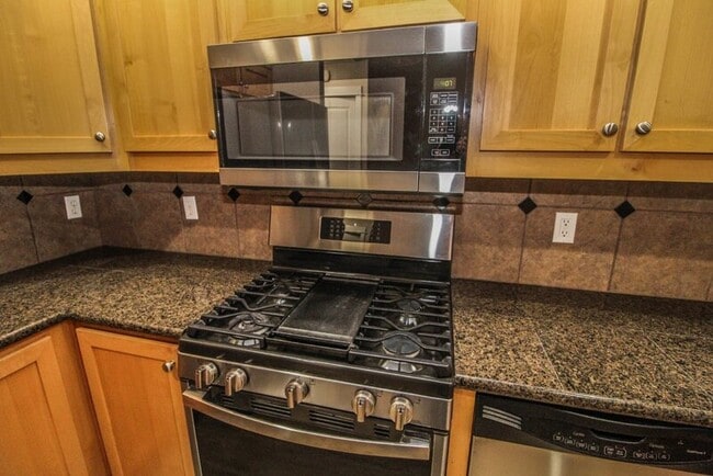 Building Photo - 19102 20th Dr SE