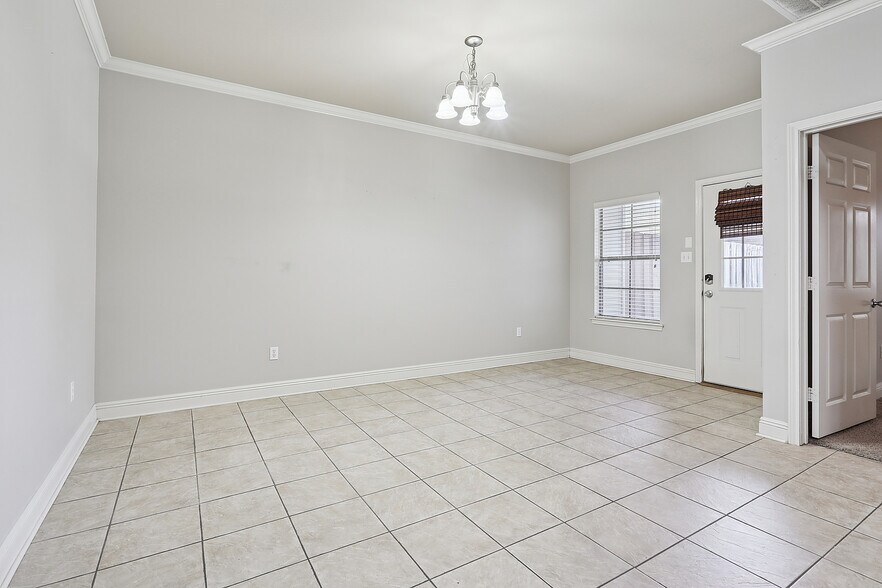 Building Photo - 11510 Southfork Ave