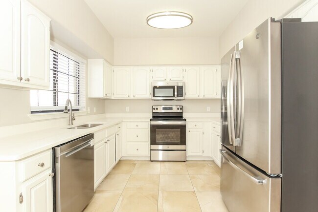 Building Photo - 18039 N 12th Pl