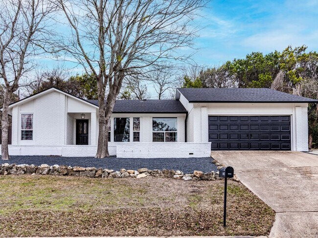 Primary Photo - 903 Cliffside Dr