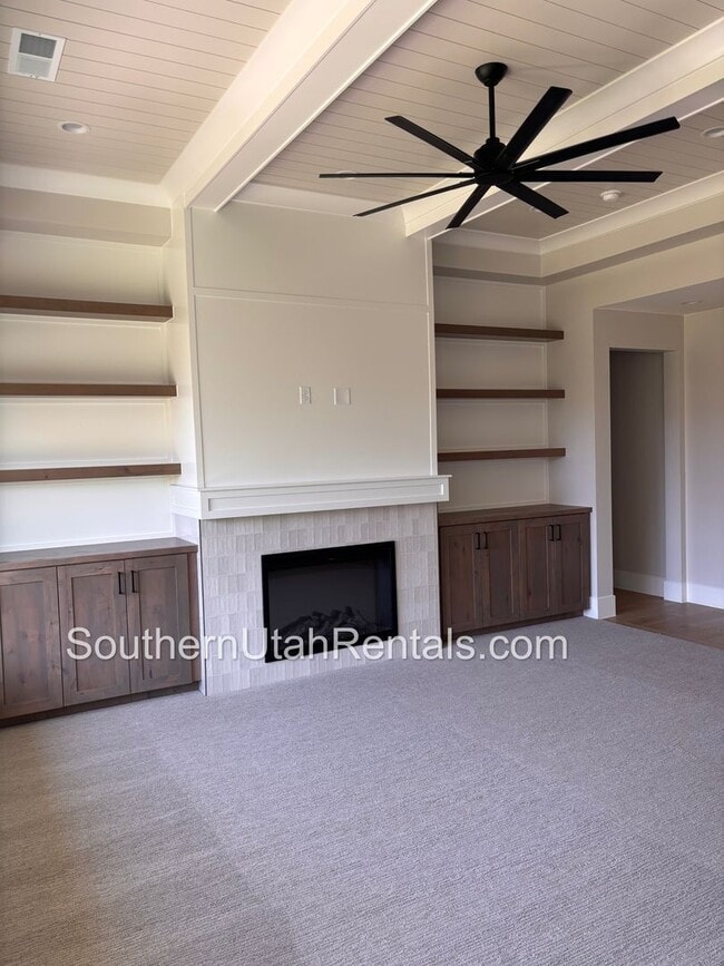Building Photo - Beautiful 4 bed | 3 Bath | 3 Car Garage of...