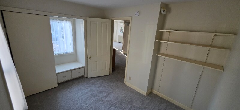 Building Photo - 621 6th St SE