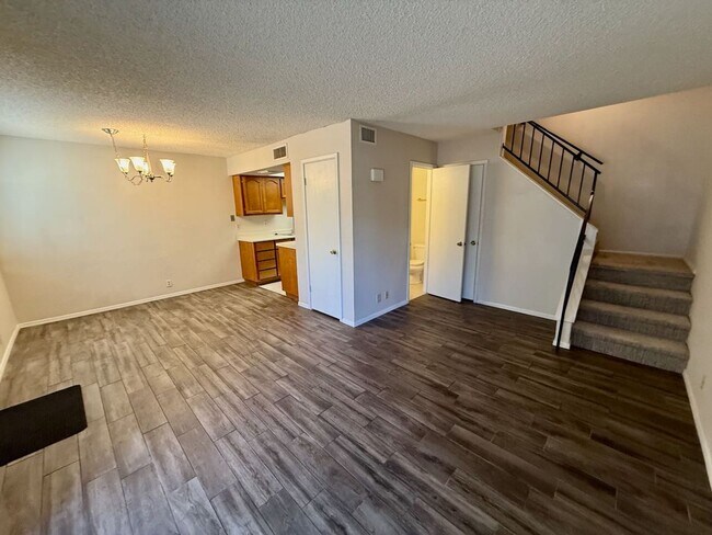 Building Photo - 286 W Palomino Dr