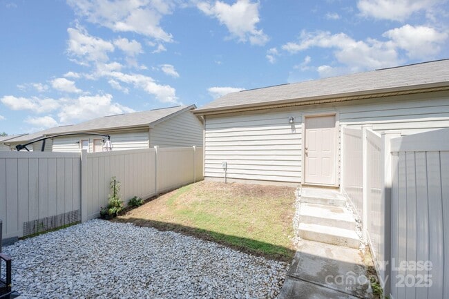 Building Photo - 9453 Avery Lilac Ln