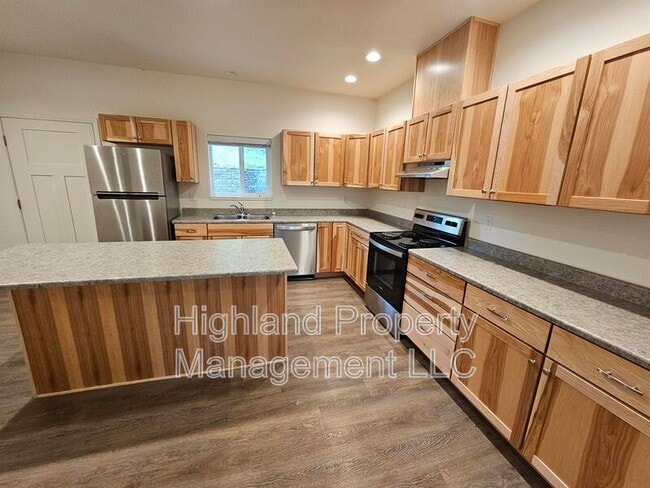 Building Photo - 502 NE Stadium Way