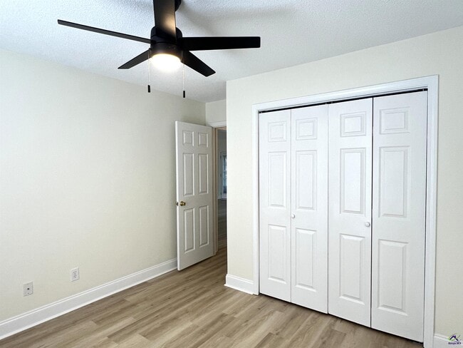 Building Photo - 134 Stone Brooke Dr