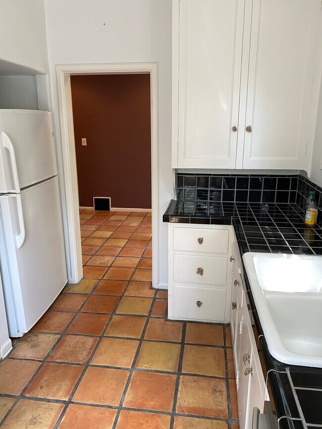 Kitchen - 8234 Romaine St