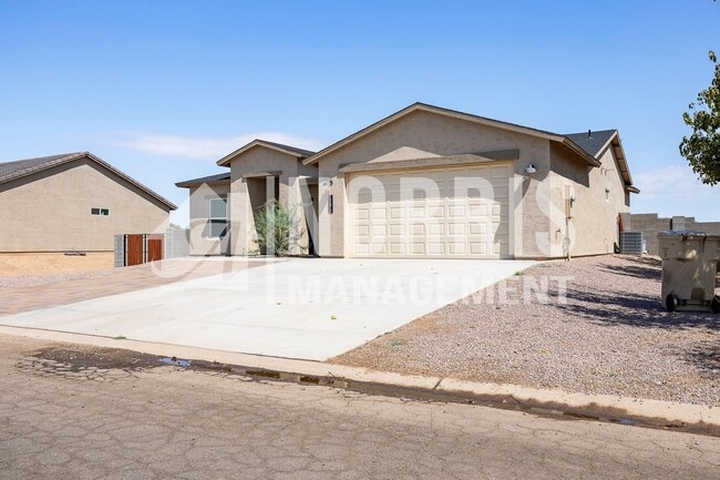 Building Photo - Beautiful Upgraded Home with Furnishings i...