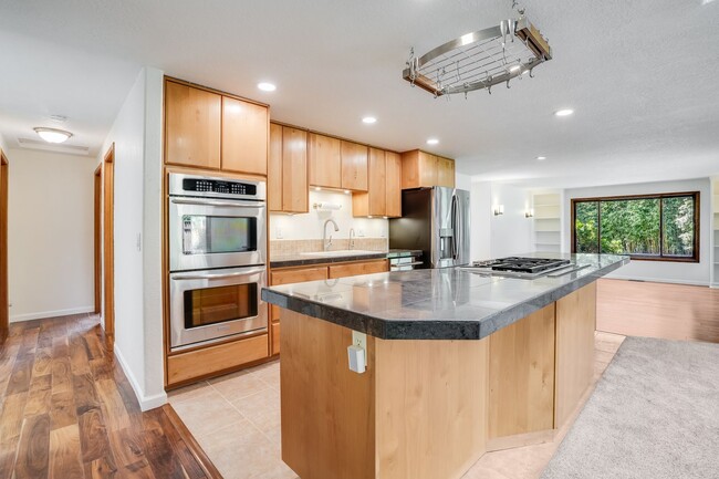 Building Photo - Beautiful 3 Bed, 2 Bath Rental Home in Sun...