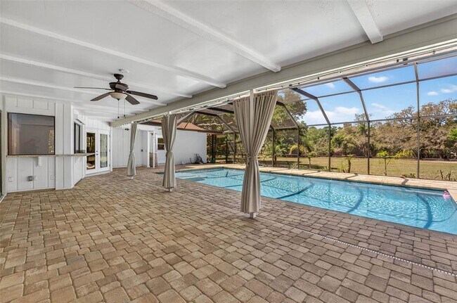 Building Photo - 2111 Paddock Cir