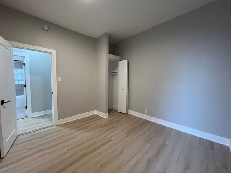 Building Photo - 3640 W Fullerton Ave