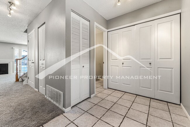 Building Photo - Fantastic Townhome with 1-Car Attached Garage, and Central AC!