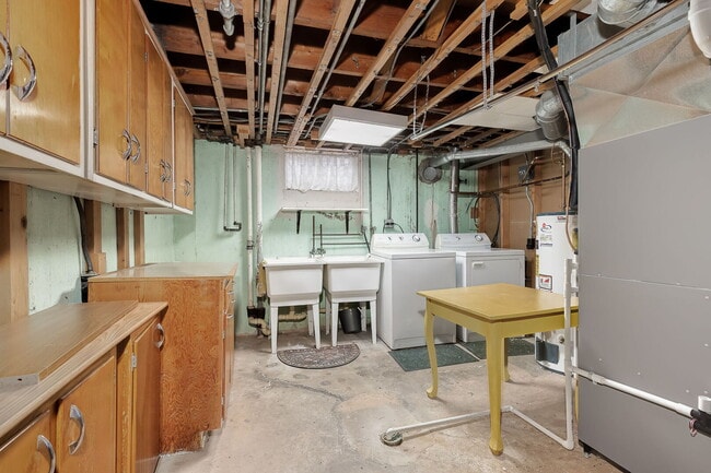 Building Photo - 595 S Cedar Ave