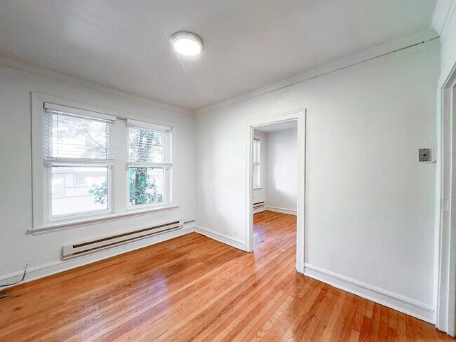 Building Photo - 4222 N Clark St