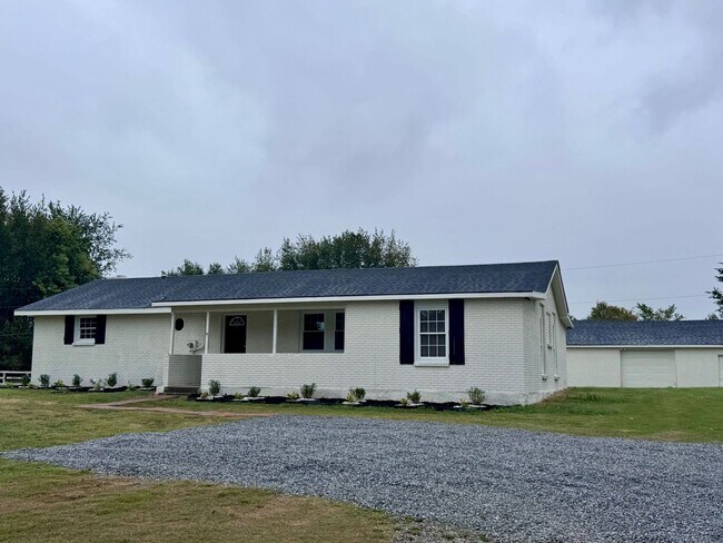 Building Photo - 3375 Pembroke Rd