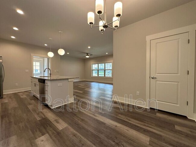 Building Photo - 129 Aurora Dr