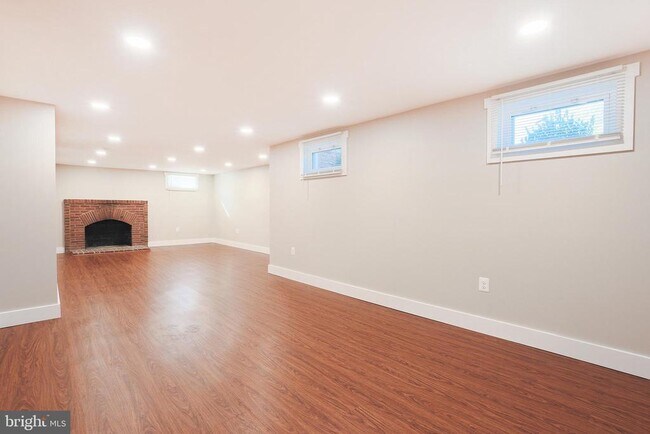 Building Photo - 21411 Montgomery Ave