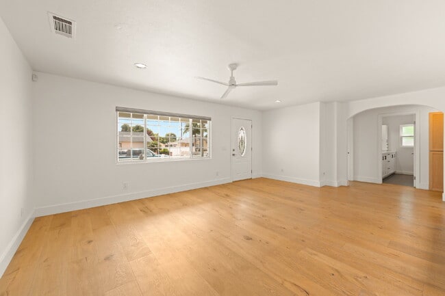 Building Photo - Charming 2-Bedroom Home in Ventura