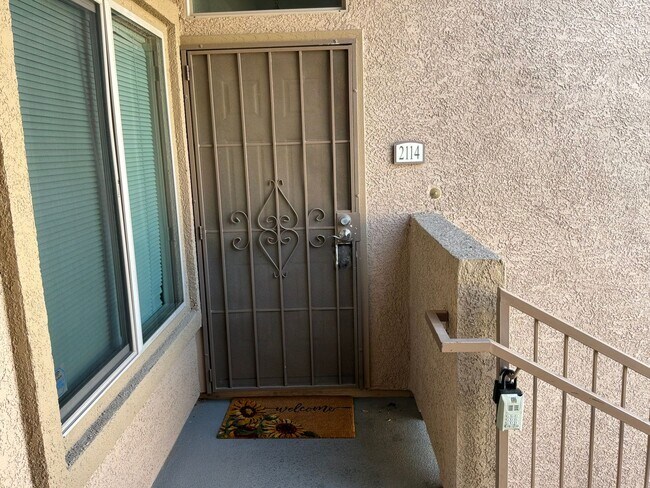 Building Photo - 2 bedroom 2 bathroom Condo