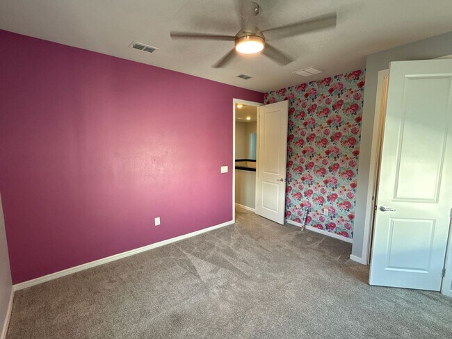 Building Photo - 12970 Brookside Moss Dr