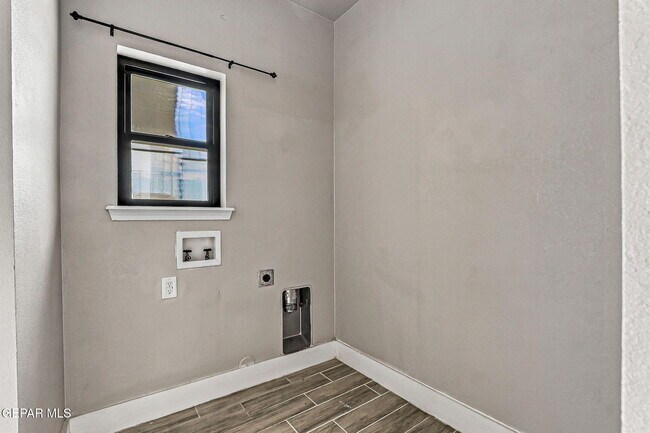 Building Photo - 14420 Navajo Point Dr