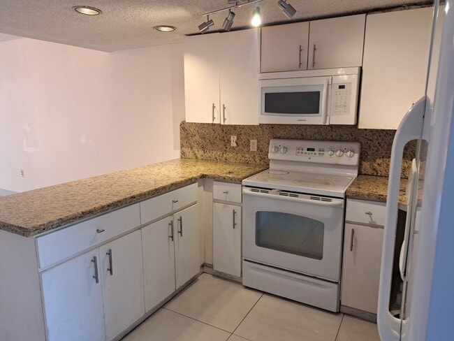 Building Photo - 5525 W 26th Ct