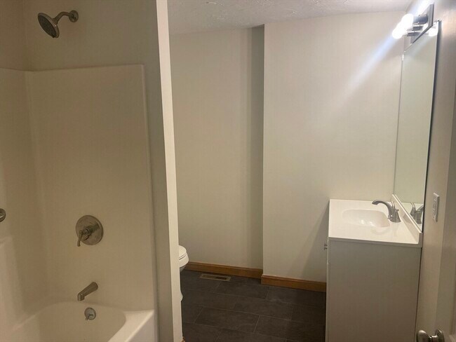 Building Photo - 574-576 State St