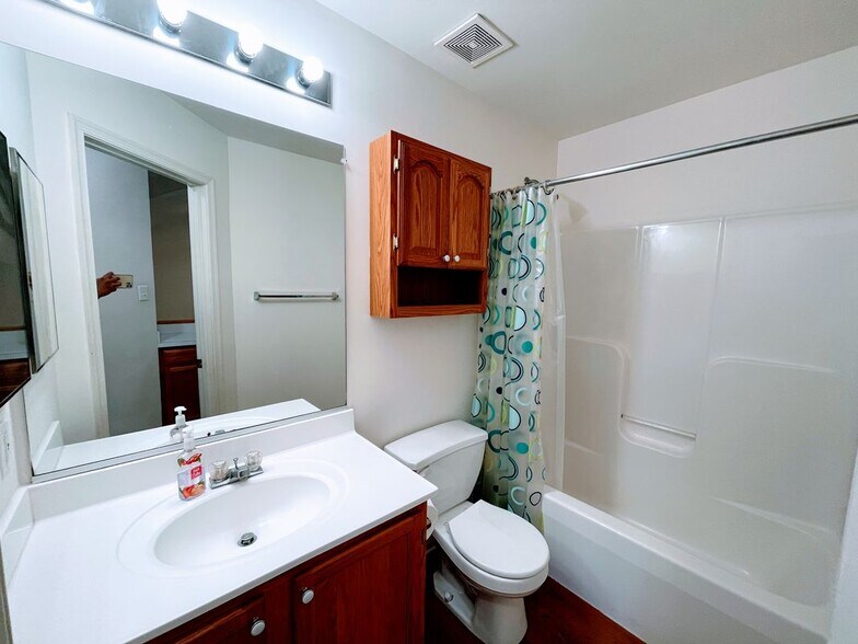 Building Photo - 6111 Silver Arrows Way