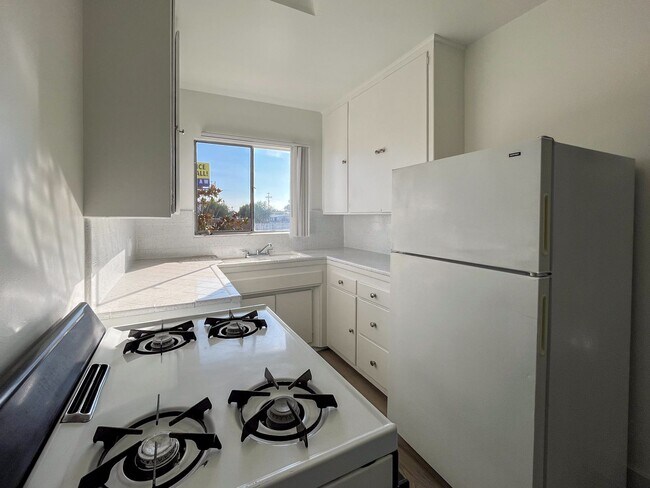 Interior Photo - 5919 Crenshaw Blvd