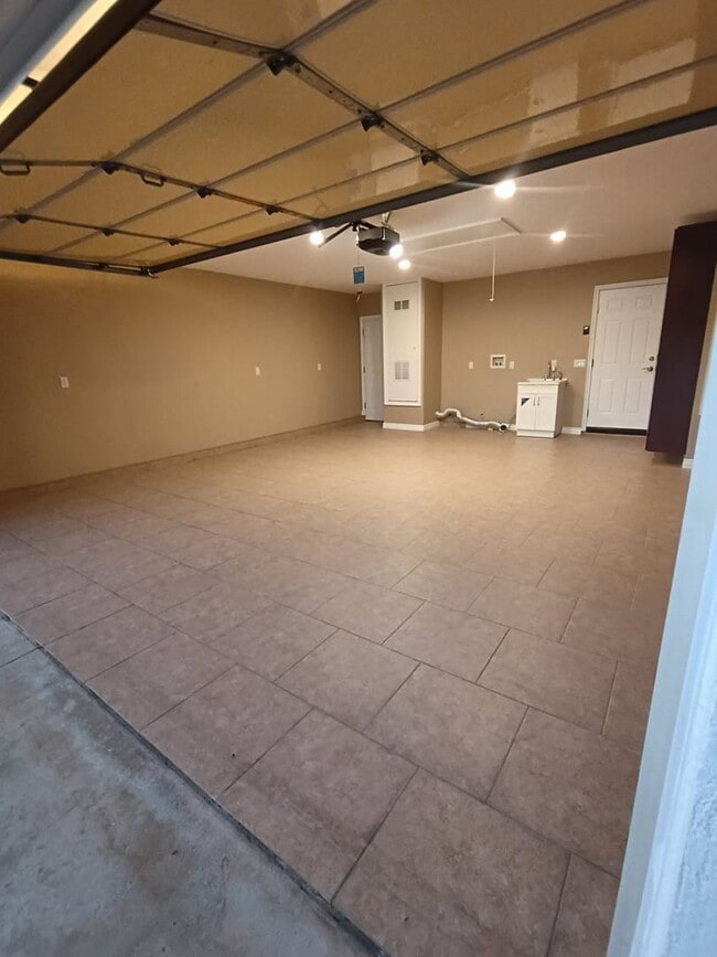 Building Photo - Beautiful upgraded 3 bedroom home in Orangecrest!