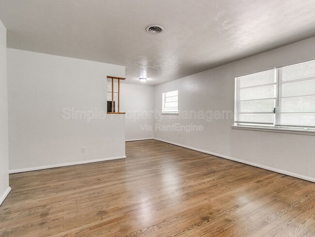 Building Photo - 219 Boston St