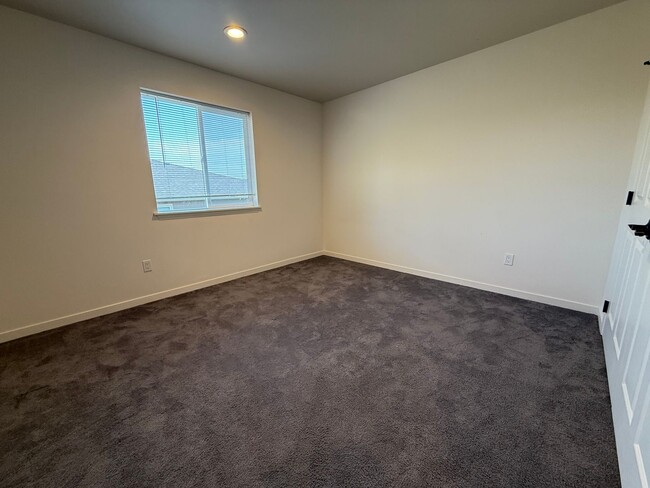 Building Photo - 217 N 76th Ave