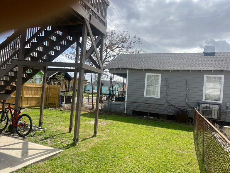 Building Photo - 1996 Hope St