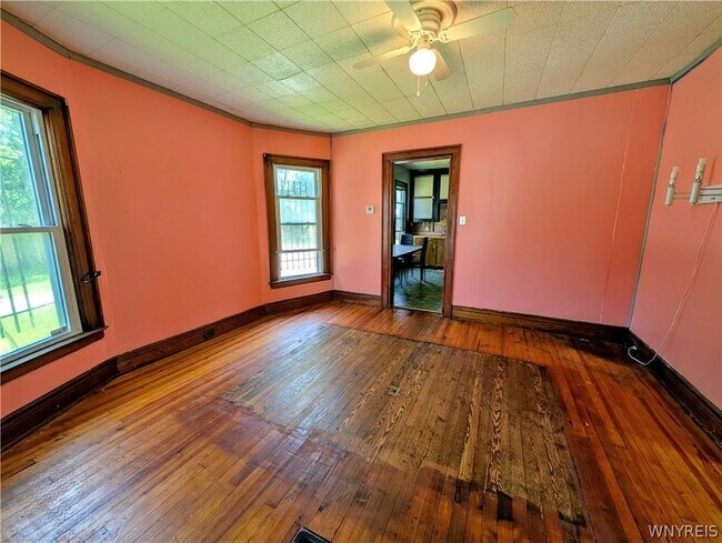 Building Photo - 325 Box Avenue Unit