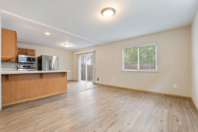 Building Photo - Beautiful 4bed/2.5bath home