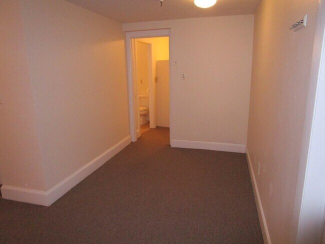 Building Photo - 120 Riverway