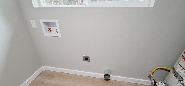 Building Photo - Stunning 4 bedroom House in an amazing location of Puyallup!