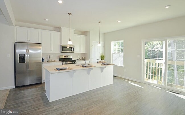 Building Photo - 528 Landing Dr