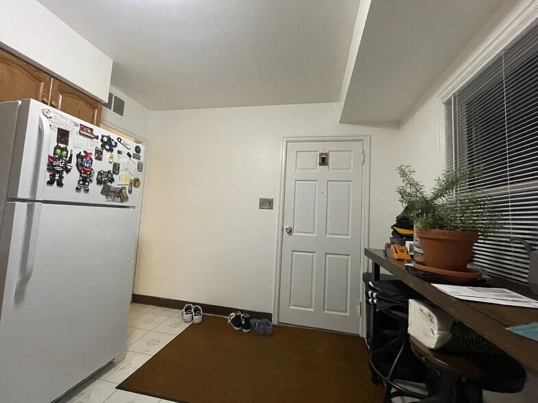 Building Photo - 2156 S 80th St