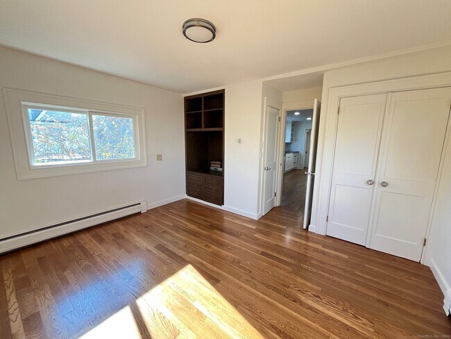 Building Photo - 35 Lindbergh St